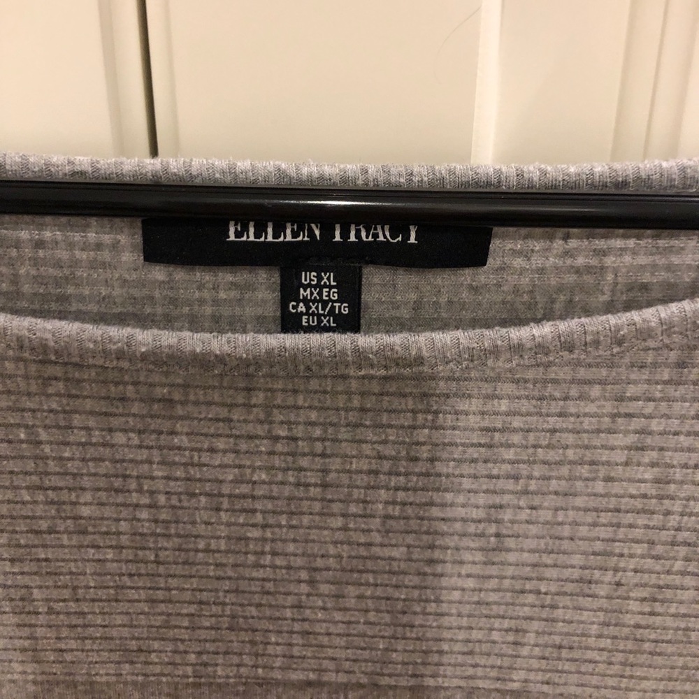Gray top - Picture 2 of 3